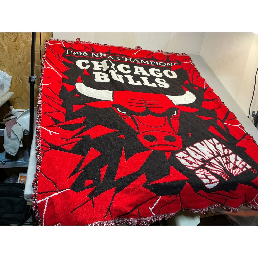 Northwest Vintage Chicago Bulls 1996 NBA Champions Woven Throw Blanket 54x44